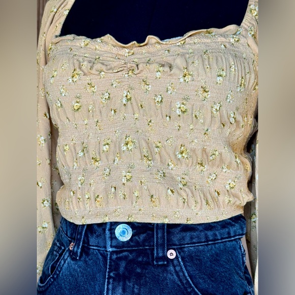 🔴Women’s American Eagle Smocked Peasant Crop Top Quarter Sleeve Yellow Floral M - Picture 4 of 8
